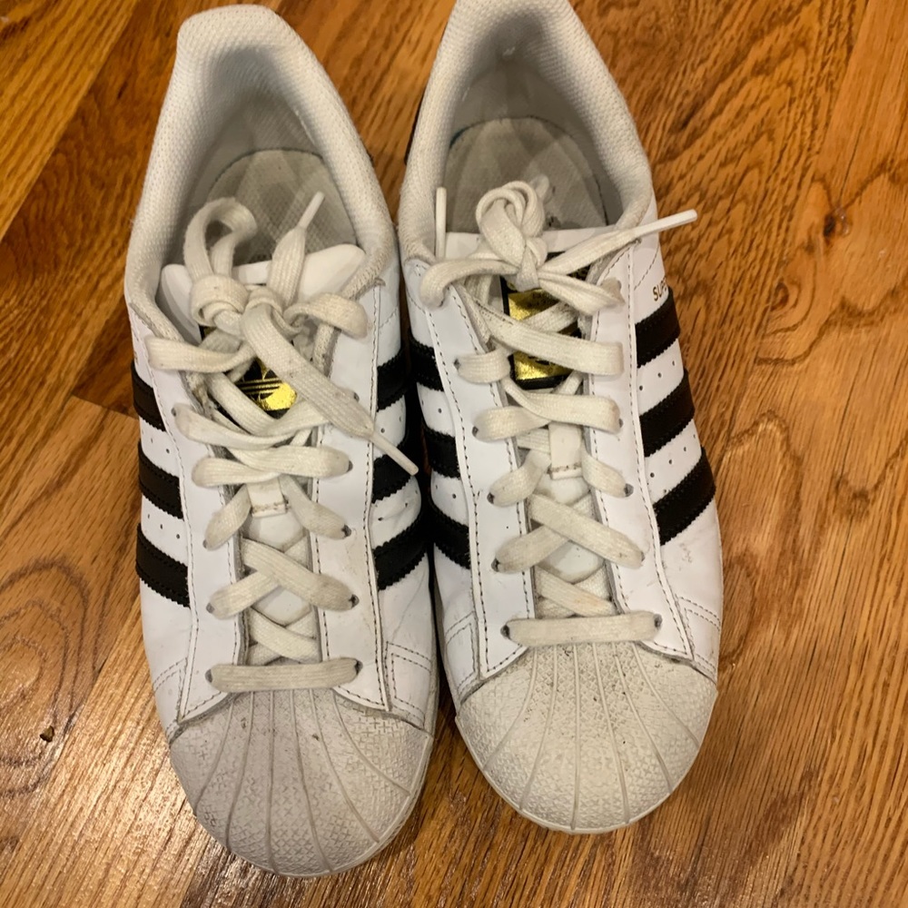 Adidas Originals Superstar Sneaker size 5